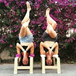 Decopatent Decopatent® Yoga Stoel - Bamboe Inversie Stoel - Wit Kussen - Meditatie Bankje - Hoofdstand Bankje - Yoga Kruk - Yoga Oefening Trainer - Yogastoel - Handstand Trainer - Omgekeerde Kruk / Stoel -FloraSelf winkel 03b638e674