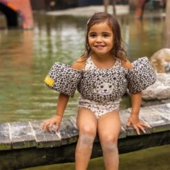 Swim Essentials Zwemvest Puddle Leopard Beige (2-6 Jaar) -FloraSelf winkel 243 9000 swim essentials zwemvest puddle leopard beige 2 6 jaar 3