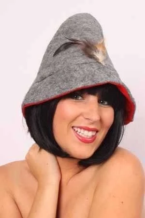 Bayern Hoed Grijs/rood + Veer 1 Bayern Hoed Grijs/rood + Veer